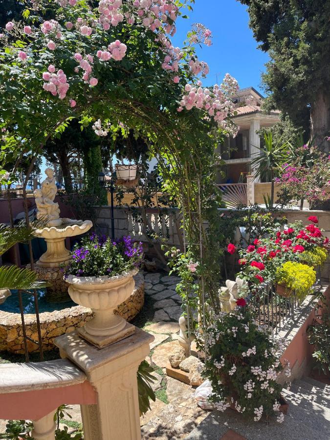 B&B Villa Regina Santa Domenica  Exteriör bild