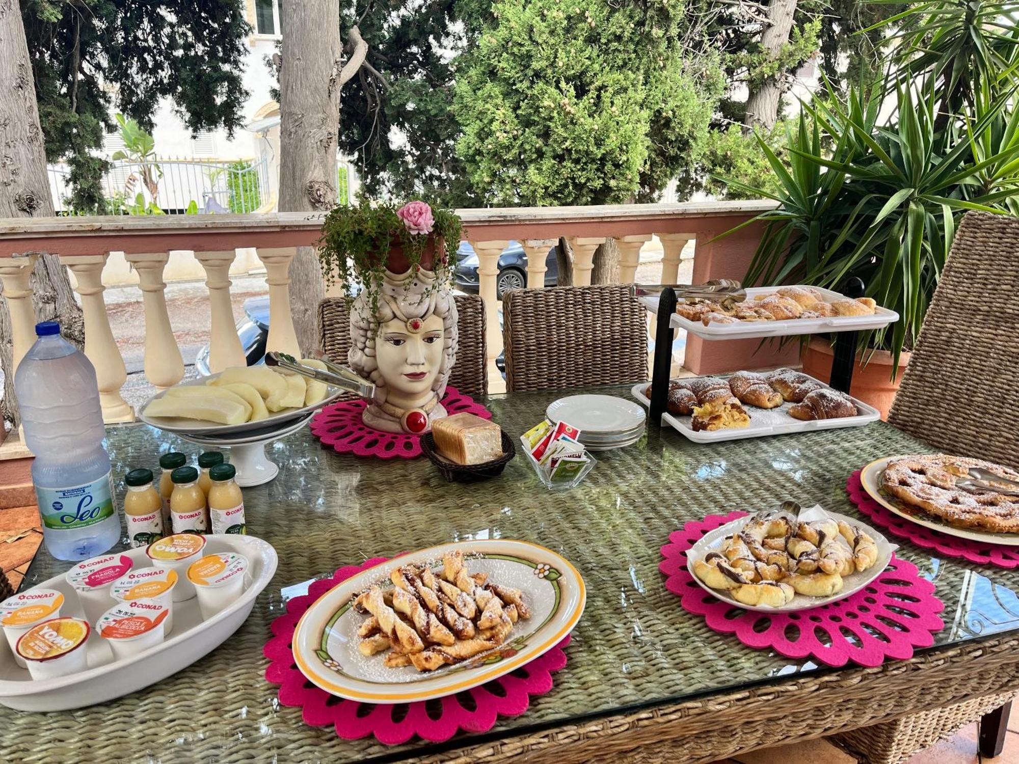B&B Villa Regina Santa Domenica  Exteriör bild
