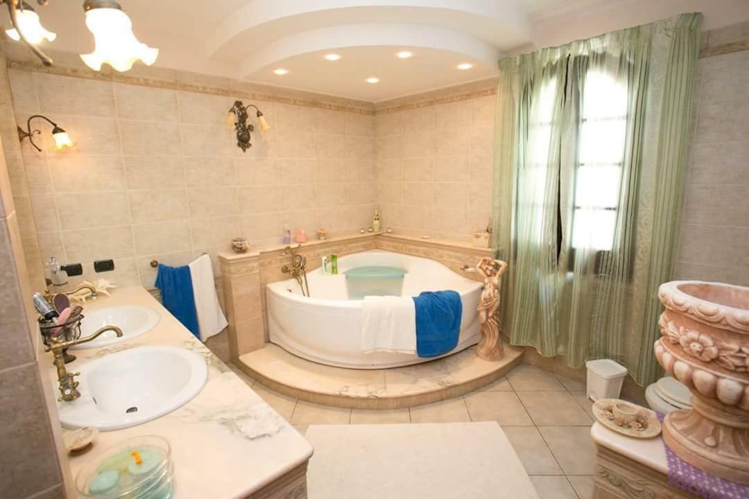 B&B Villa Regina Santa Domenica  Exteriör bild